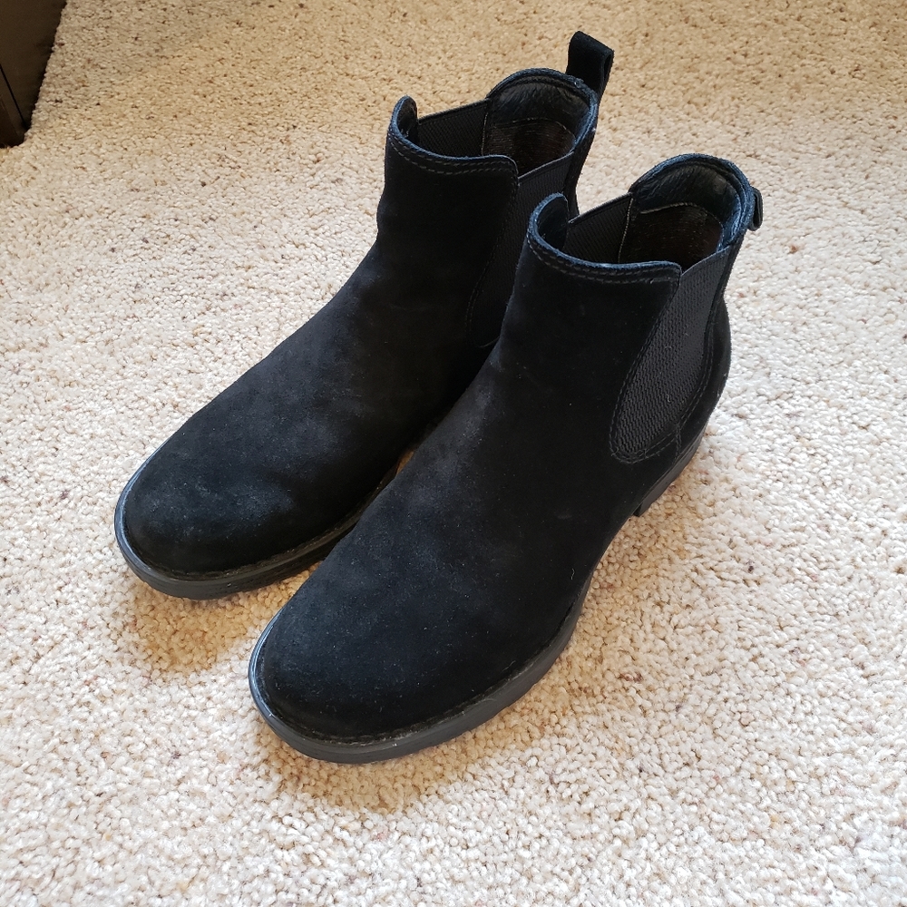 Born Chelsea Boot in Black suede size 7.5